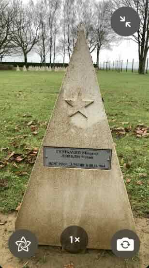 Pierre tombale Noyers Saint Martin